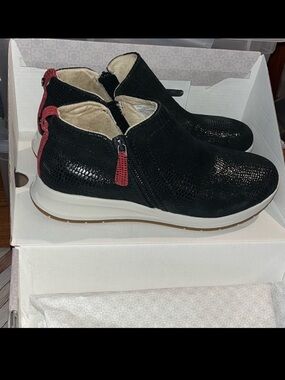 NEW Revere Dublin black embossed leather high top zip sneakers size 11